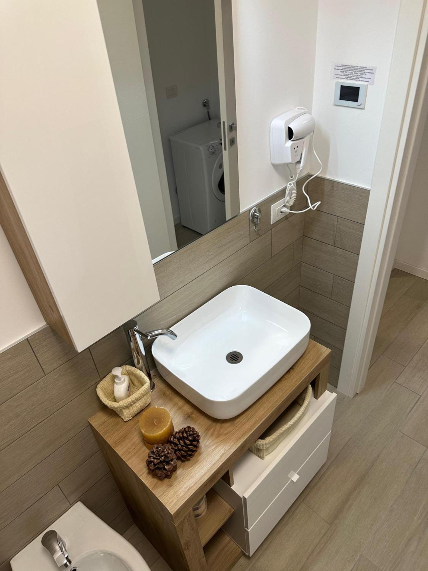 Casa Ideale Tim Appartmanti Moderni Vicina Al Centro Lecco Exteriér fotografie