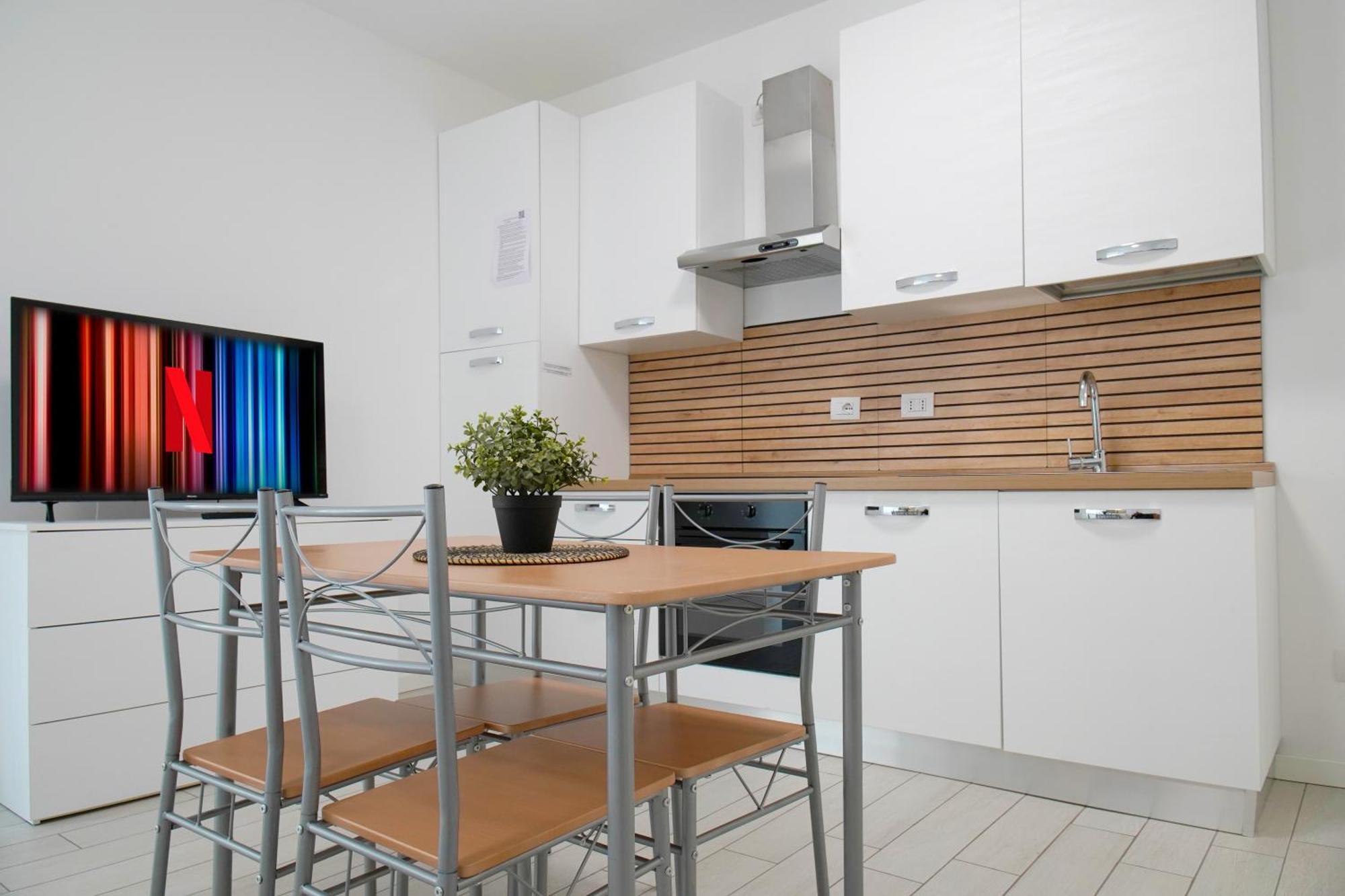Casa Ideale Tim Appartmanti Moderni Vicina Al Centro Lecco Exteriér fotografie